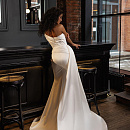 Атласное свадебное платье русалка фото