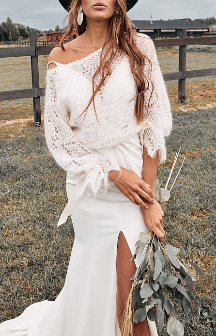 Шерстяной свитер тонкой вязки