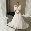 Свадебное платье принцесса с эффектным болеро фото