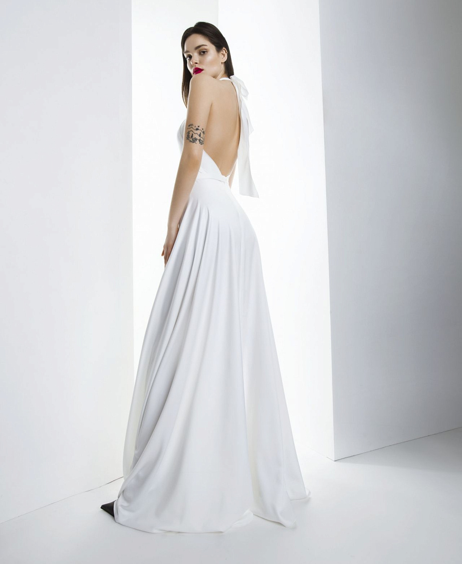 Белое шёлковое платье в пол фото