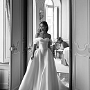 Роскошный комплект из микадо со съемным шлейфом фото