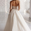 Серебряное свадебное платье с вырезом в форме сердца фото