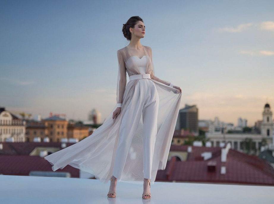 Комбинезон брючный вечерний с накидкой фото