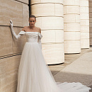 Нежное свадебное платье со шлейфом