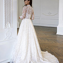 Роскошное закрытое кружевное платье фото