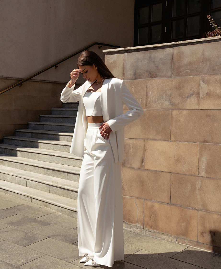 Брючный свадебный костюм тройка для невесты фото