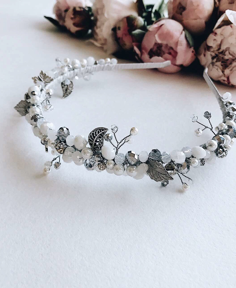 Сверкающий ободок с кристаллами фото