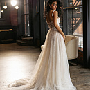 Свадебное платье с крупным жемчугом на корсете фото