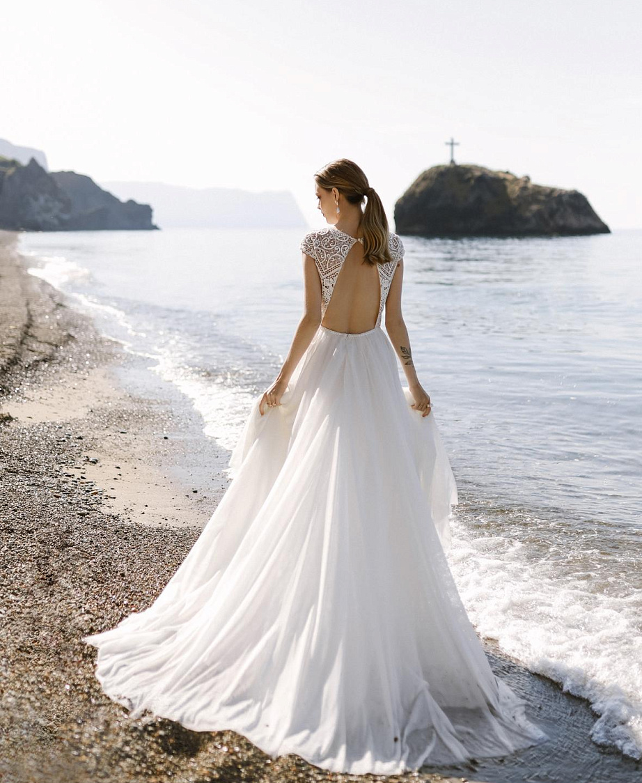 Свадебное платье бохо с открытой спиной фото