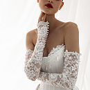 Стильный свадебный комплект с атласным корсетом и кружевной юбкой фото