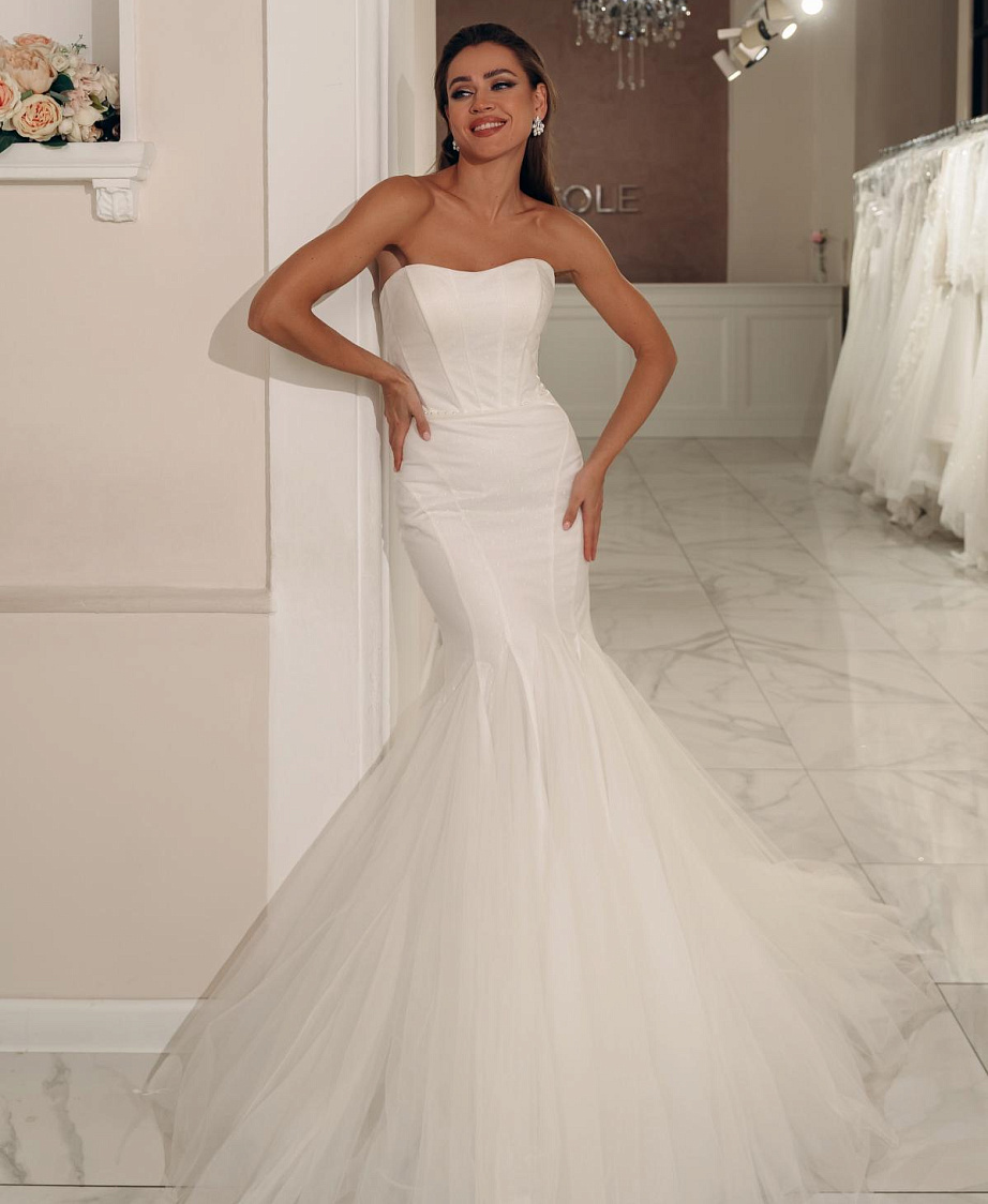 Лаконичное свадебное платье русалка фото