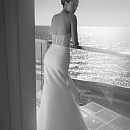 Свадебное платье с атласной юбкой и жемчужным корсетом фото