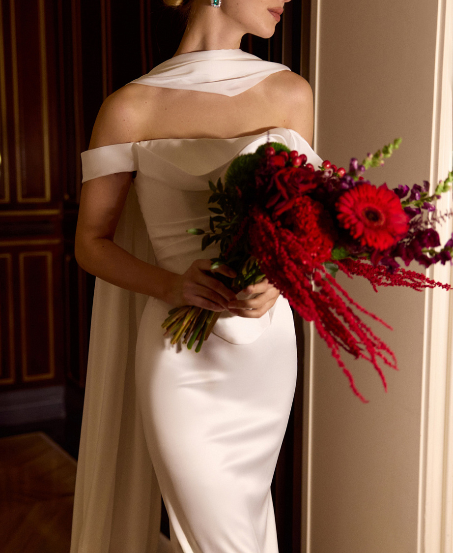 Стильный лаконичный свадебный комплект фото