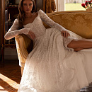 Нежное свадебное платье из кружева шантильи расшитого бисером фото