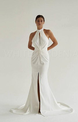 Минималистичное свадебное платье с американской проймой фото