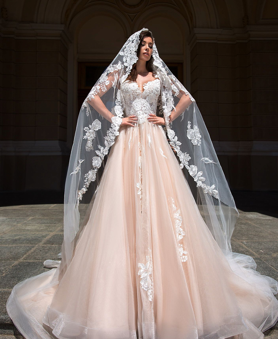 Фата испанка с цветочным кружевом фото