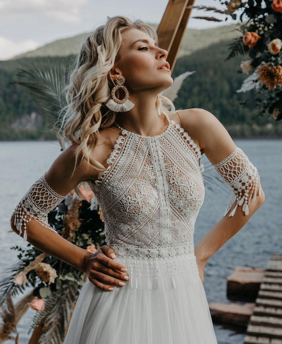 Нежное свадебное платье с кружевным верхом фото