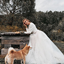 Белый жакет с длинным рукавом