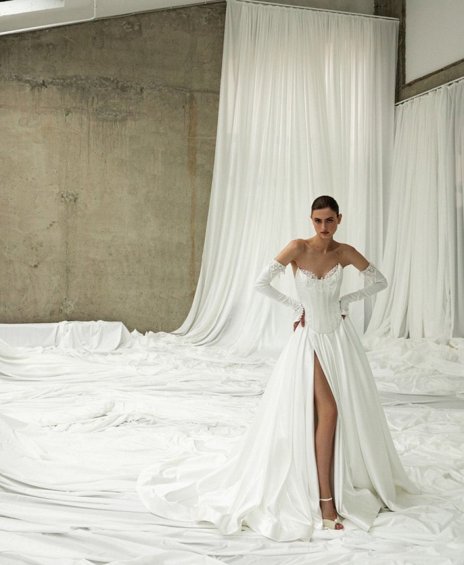 Роскошный свадебный комплект с корсетом и атласной юбкой фото