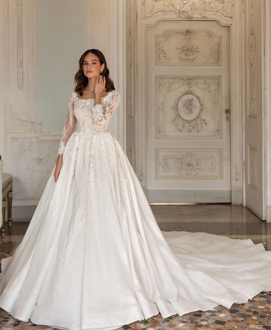 Королевское свадебное платье со шлейфом фото