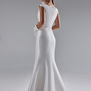 Лакончиное свадебное платье из благородного стрейч-микадо фото