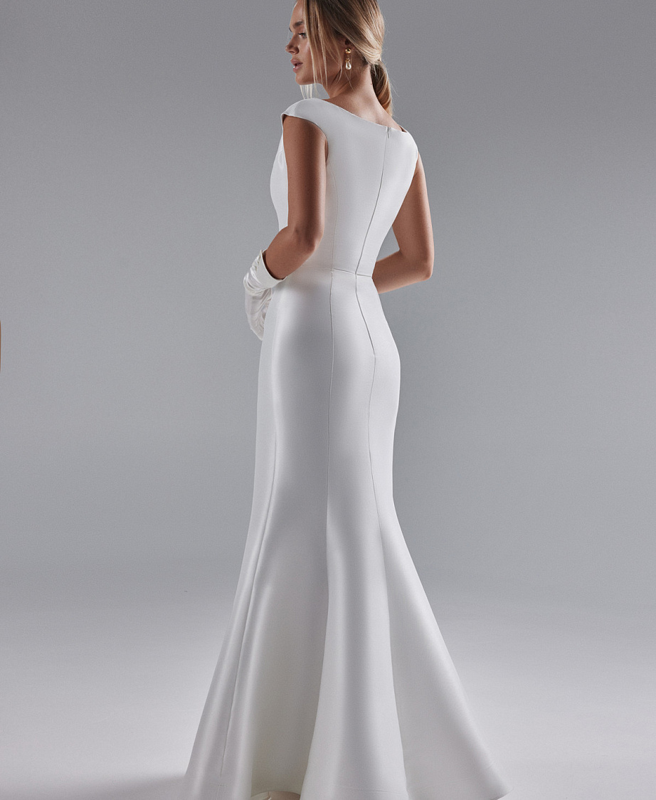 Лакончиное свадебное платье из благородного стрейч-микадо фото