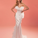 Свадебное платье расшитое объемными цветами фото