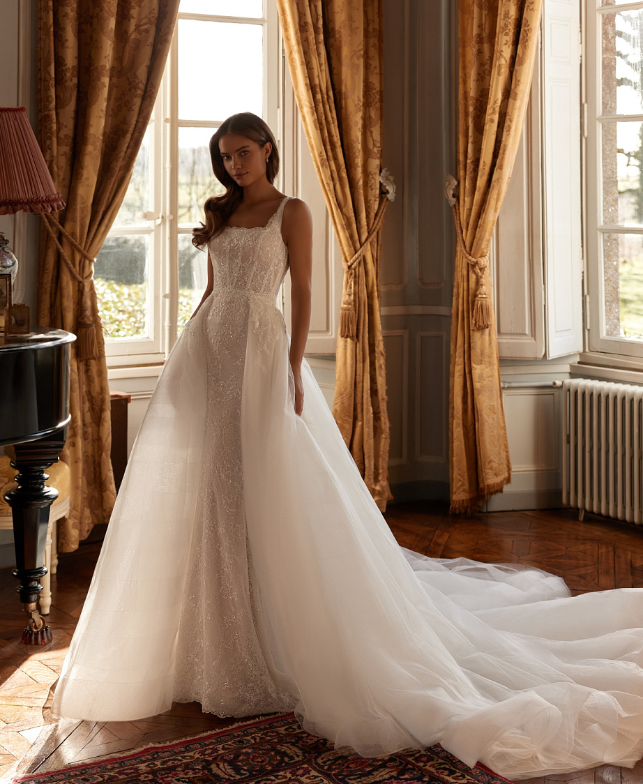 Роскошная русалка с квадратным вырезом и пышным слейфом фото