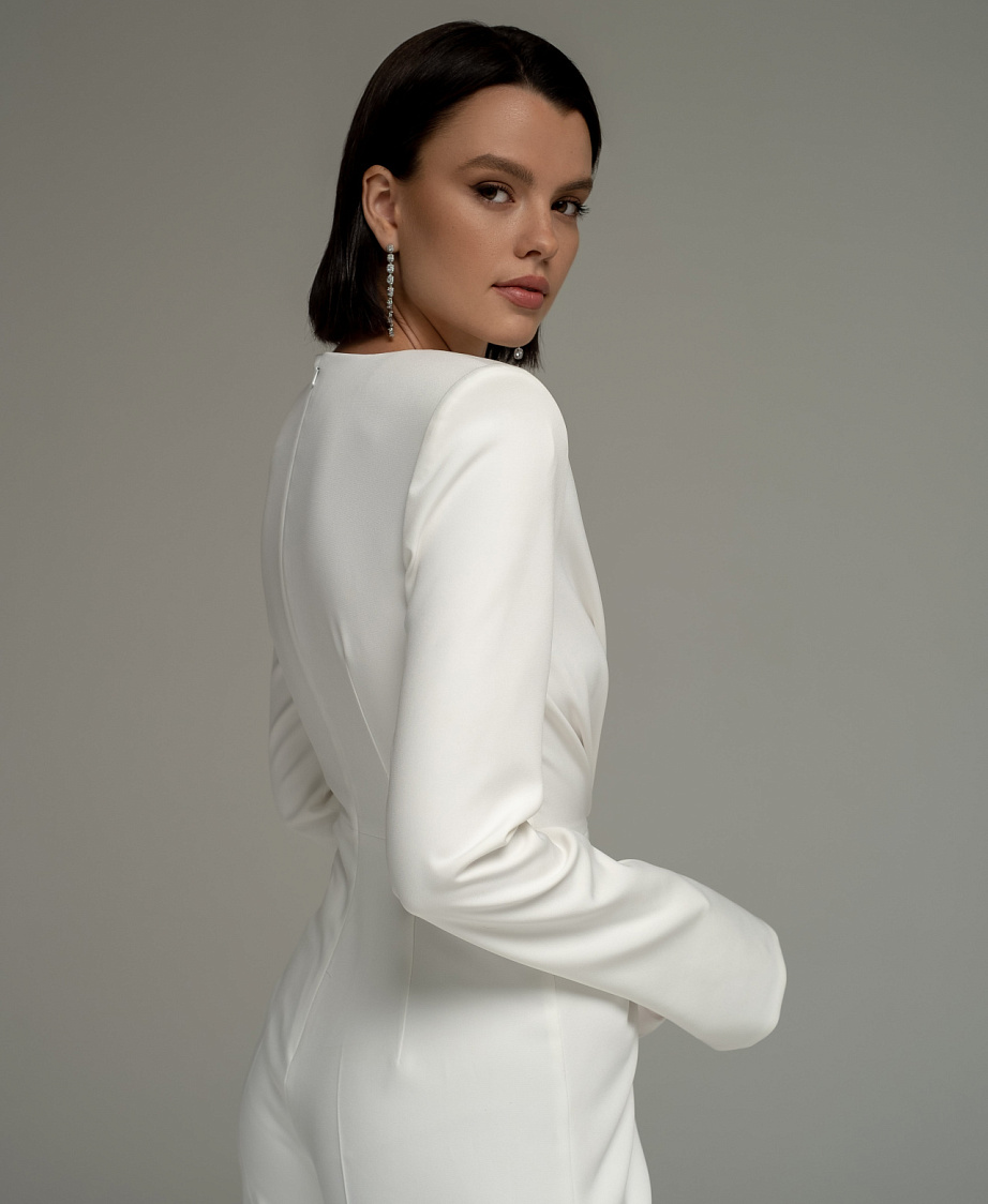 Свадебный комбинезон с декольте фото