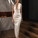 Атласное свадебное платье с объемными цветами фото