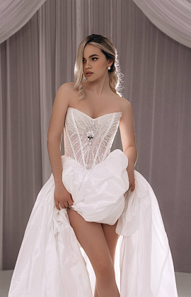 Свадебное платье с диснеевским корсетом и пышной юбкой из тафты фото