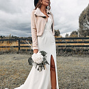 Бежевая короткая дубленка