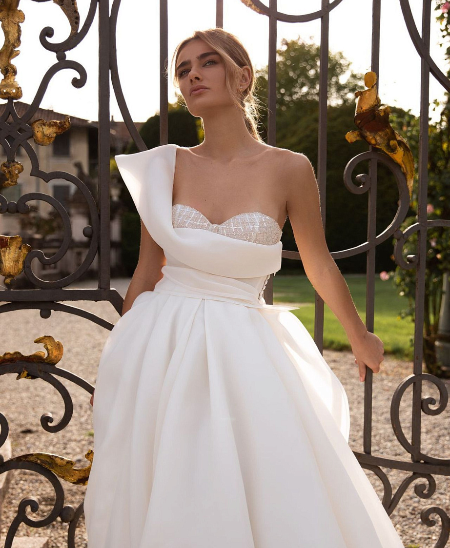 Красивое свадебное платье расшитое стеклярусом фото