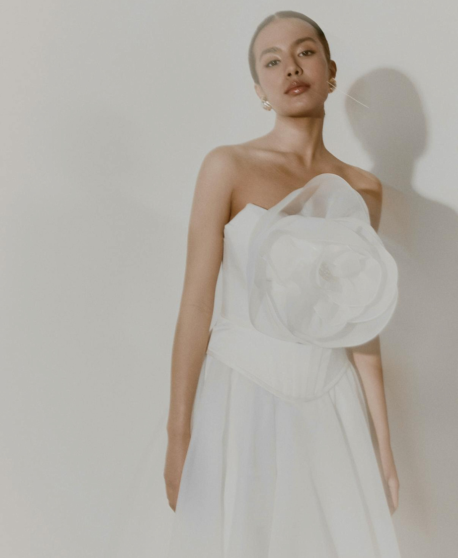 Стильный свадебный комплект из корсета и юбки из органзы фото