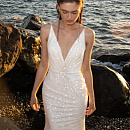 Сверкащее платье на тонких бретелях фото