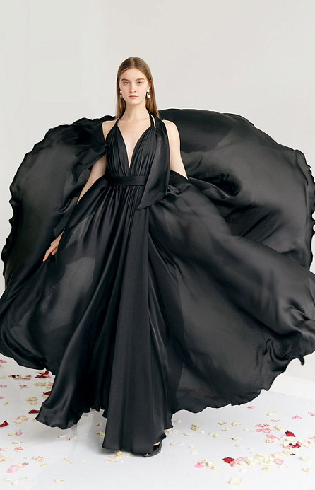 Черное платье с открытой спиной фото