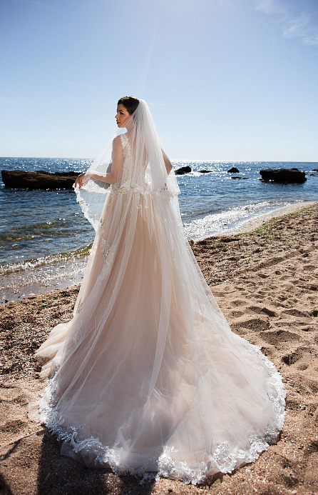 Двухъярусная сверкающая фата фото