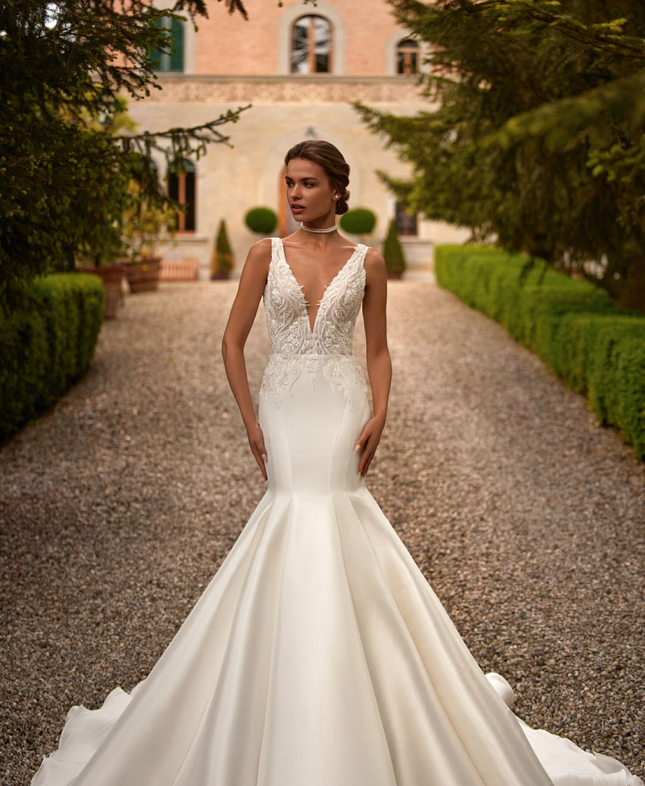 Роскошная русалка из микадо с кружевом по корсету фото