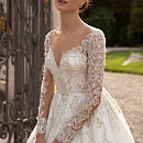 Свадебное платье с кружевными рукавами, расшитое жемчугом и стеклярусом фото