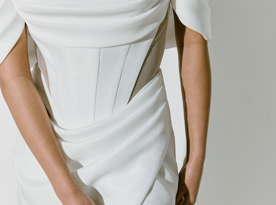 Стильное свадебное платье с прозрачным корсетом фото