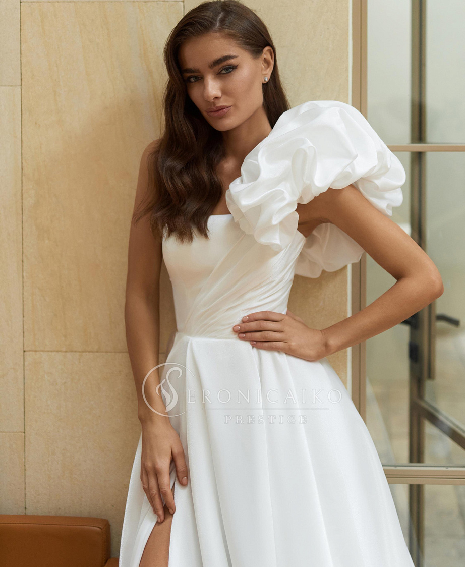Красивое свадебное платье с буфом на плече фото