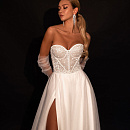 Легкое блестящее свадебное платье бюстье фото