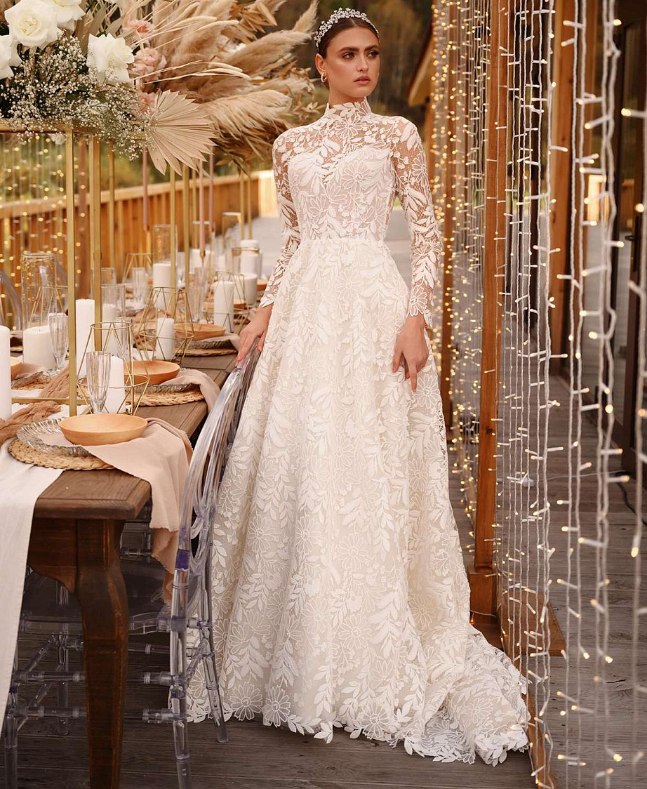 Закрытое свадебное платье в хлопковом кружеве фото