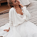 Молочный свитер с кружевом