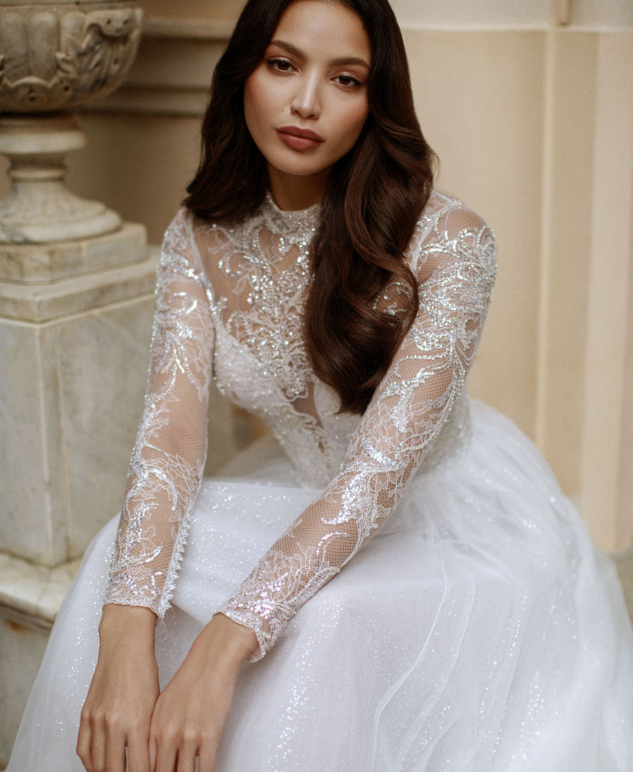 Закрытое свадебное платье с рукавами фото