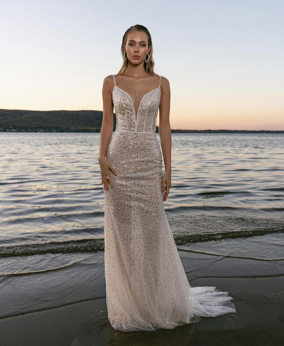 Красивое сверкающее свадебное платье фото