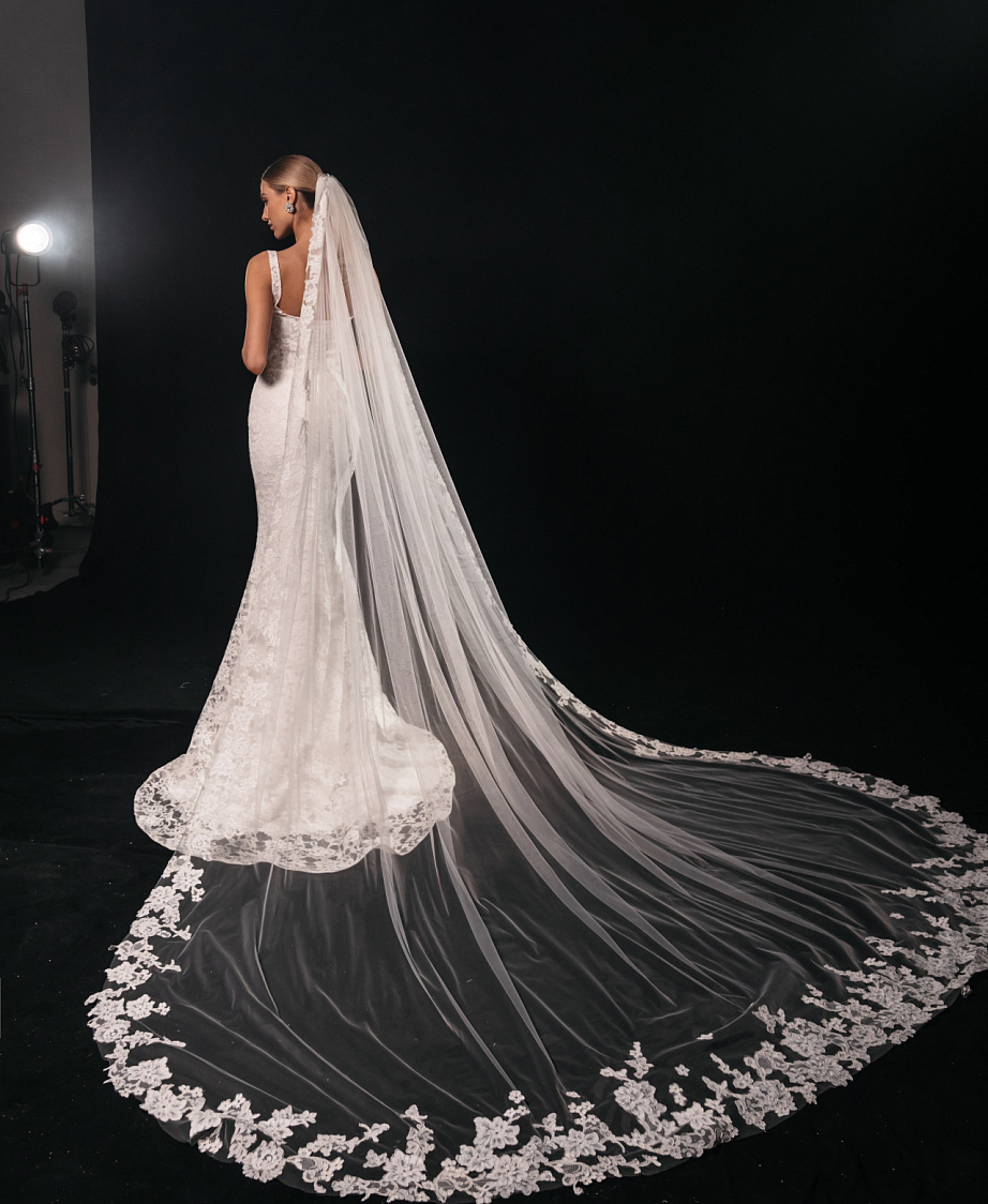 Белое кружевное свадбеное платье рыбка фото