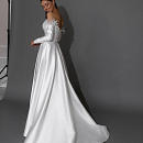 Атласное свадебное платье на корсете с митенками фото