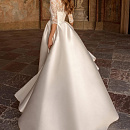 Классическое свадебное платье с атласной юбкой фото