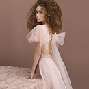 Вечернее свадебное платье миди с крылышками на плечах фото